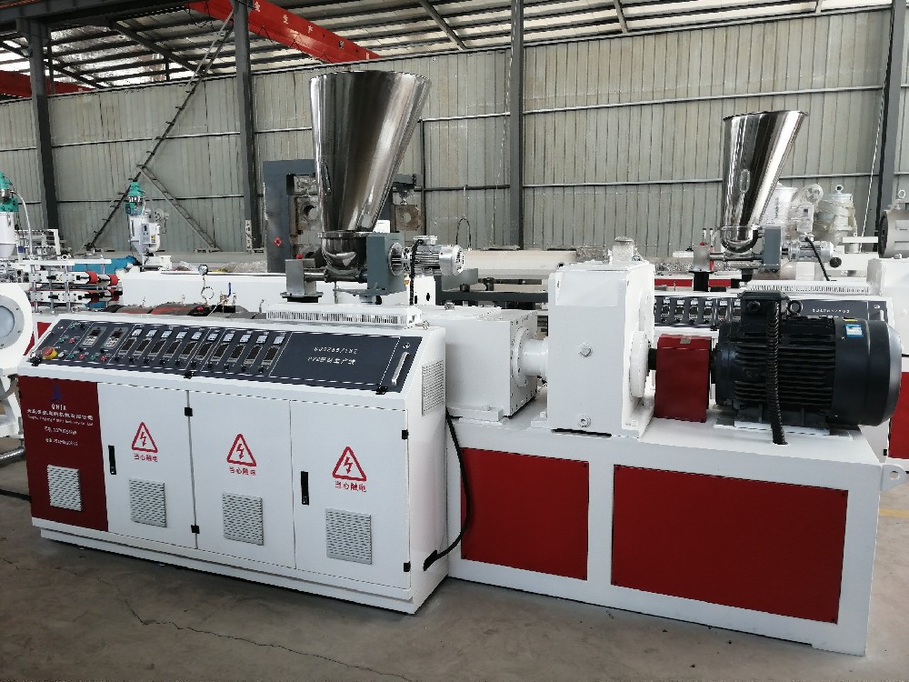 PVC供排水管設(shè)備